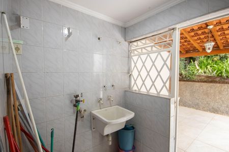 Casa à venda com 260m², 4 quartos e 2 vagas Casa à venda com 260m², 4 quartos e 2 vagasÁrea de Serviço