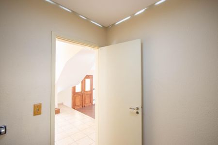 Casa à venda com 260m², 4 quartos e 2 vagas Casa à venda com 260m², 4 quartos e 2 vagasLavabo