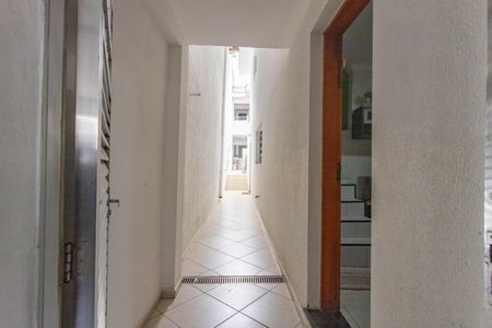 Casa à venda com 225m², 4 quartos e 2 vagasCorredor externo