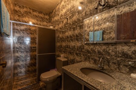 Casa à venda com 360m², 3 quartos e 8 vagas Casa à venda com 360m², 3 quartos e 8 vagasBanheiro Social