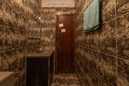 Casa à venda com 360m², 3 quartos e 8 vagas Casa à venda com 360m², 3 quartos e 8 vagasBanheiro Social