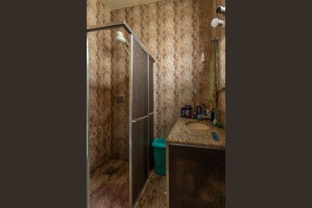 Casa à venda com 360m², 3 quartos e 8 vagas Casa à venda com 360m², 3 quartos e 8 vagasBanheiro Suíte