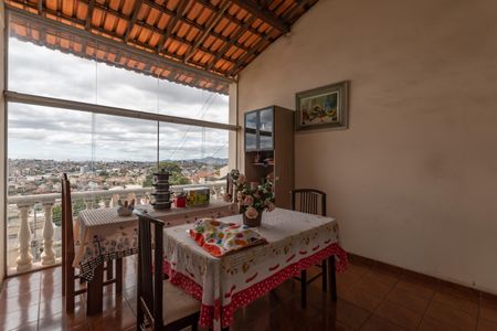 Casa à venda com 360m², 3 quartos e 8 vagas Casa à venda com 360m², 3 quartos e 8 vagasÁrea comum