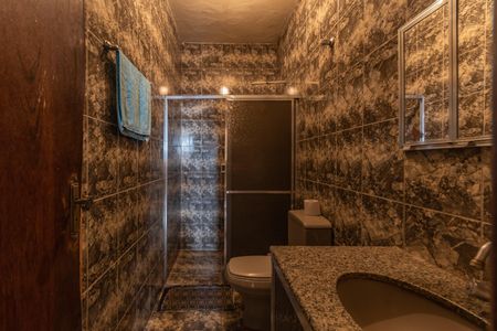 Casa à venda com 360m², 3 quartos e 8 vagas Casa à venda com 360m², 3 quartos e 8 vagasBanheiro Social