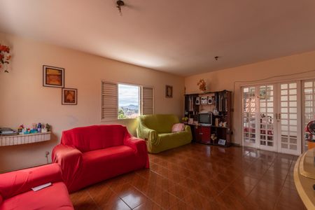 Sala de casa à venda com 3 quartos, 360m² em Novo Glória, Belo Horizonte