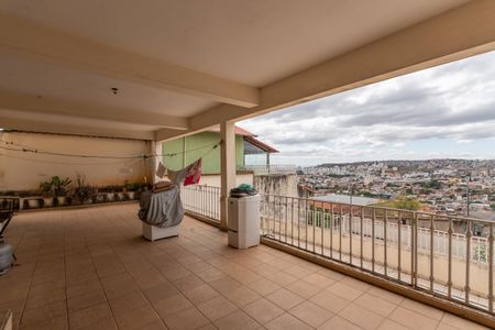 Casa à venda com 360m², 3 quartos e 8 vagas Casa à venda com 360m², 3 quartos e 8 vagasÁrea de Serviço