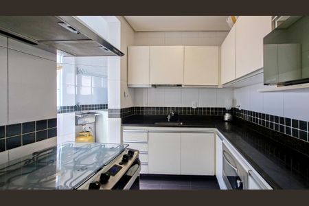 Apartamento à venda com 110m², 3 quartos e 1 vaga Apartamento à venda com 110m², 3 quartos e 1 vagaCozinha e Área de Serviço