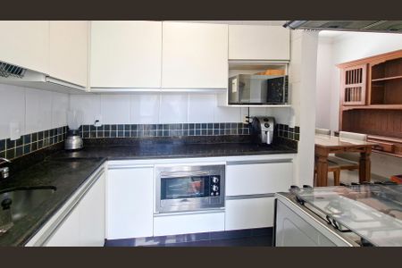 Apartamento à venda com 110m², 3 quartos e 1 vaga Apartamento à venda com 110m², 3 quartos e 1 vagaCozinha e Área de Serviço