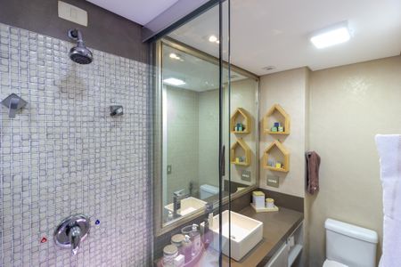 Apartamento à venda com 221m², 4 quartos e 4 vagasBanheiro da Suíte 1