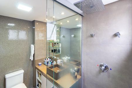 Apartamento à venda com 221m², 4 quartos e 4 vagasBanheiro da Suíte 3 (Escritório)