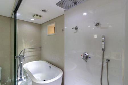 Apartamento à venda com 221m², 4 quartos e 4 vagasBanheiro da Suíte 4