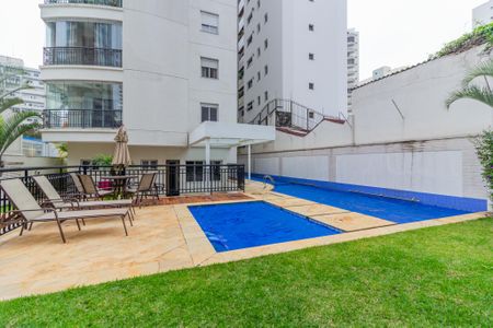 Apartamento à venda com 221m², 4 quartos e 4 vagasÁrea comum - Piscina
