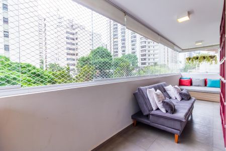 Apartamento à venda com 221m², 4 quartos e 4 vagasVaranda