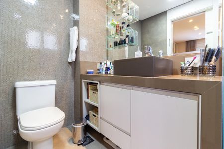 Apartamento à venda com 221m², 4 quartos e 4 vagasBanheiro da Suíte 3 (Escritório)