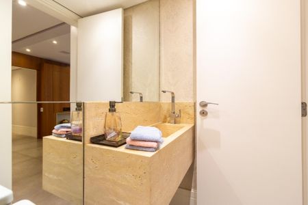 Apartamento à venda com 221m², 4 quartos e 4 vagasLavabo