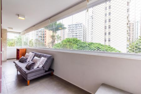 Apartamento à venda com 221m², 4 quartos e 4 vagasVaranda