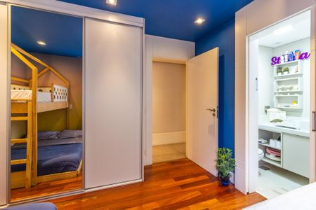 Apartamento à venda com 221m², 4 quartos e 4 vagasSuíte 2