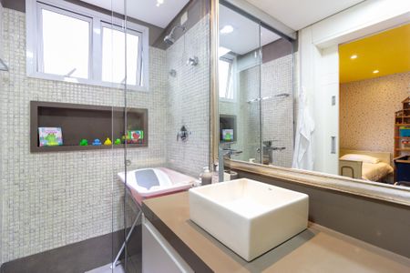 Apartamento à venda com 221m², 4 quartos e 4 vagasBanheiro da Suíte 1