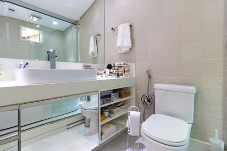 Apartamento à venda com 221m², 4 quartos e 4 vagasBanheiro da Suíte 4