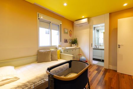 Apartamento à venda com 221m², 4 quartos e 4 vagasSuíte 1