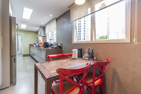 Apartamento à venda com 221m², 4 quartos e 4 vagasCozinha