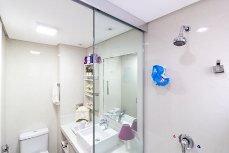 Apartamento à venda com 221m², 4 quartos e 4 vagasBanheiro da Suíte 2