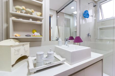 Apartamento à venda com 221m², 4 quartos e 4 vagasBanheiro da Suíte 2