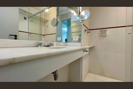 Apartamento à venda com 222m², 4 quartos e 2 vagasBanheiro da Suíte 1