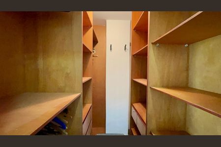 Apartamento à venda com 222m², 4 quartos e 2 vagasCloset da suíte