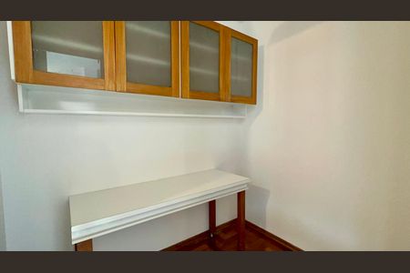 Apartamento à venda com 222m², 4 quartos e 2 vagasQuarto de Serviço