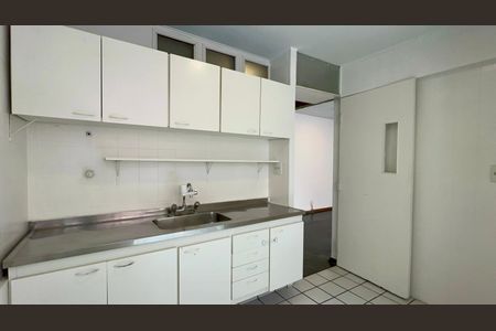 Apartamento à venda com 222m², 4 quartos e 2 vagasCozinha