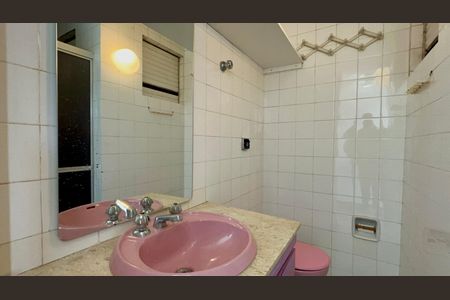 Apartamento à venda com 222m², 4 quartos e 2 vagasBanheiro Social