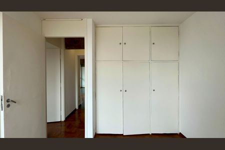 Apartamento à venda com 222m², 4 quartos e 2 vagasQuarto