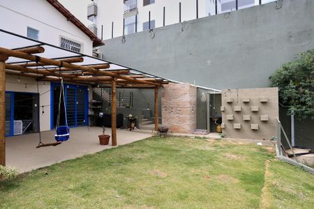 Casa à venda com 160m², 4 quartos e 2 vagas Casa à venda com 160m², 4 quartos e 2 vagasÁrea externa