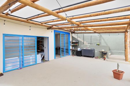 Casa à venda com 160m², 4 quartos e 2 vagas Casa à venda com 160m², 4 quartos e 2 vagasVaranda gourmet