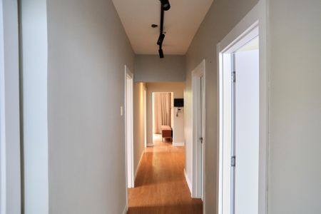 Casa à venda com 160m², 4 quartos e 2 vagas Casa à venda com 160m², 4 quartos e 2 vagasCorredor