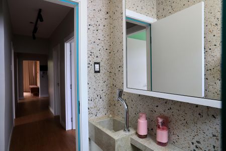 Casa à venda com 160m², 4 quartos e 2 vagas Casa à venda com 160m², 4 quartos e 2 vagasBanheiro