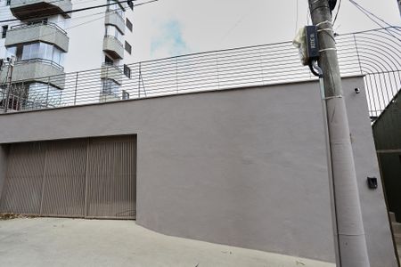 Casa à venda com 160m², 4 quartos e 2 vagas Casa à venda com 160m², 4 quartos e 2 vagasFachada