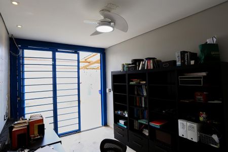 Casa à venda com 160m², 4 quartos e 2 vagas Casa à venda com 160m², 4 quartos e 2 vagasEscritório