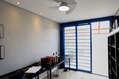 Casa à venda com 160m², 4 quartos e 2 vagas Casa à venda com 160m², 4 quartos e 2 vagasEscritório