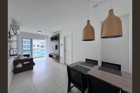 Sala de apartamento para alugar com 1 quarto, 65m² em Recreio dos Bandeirantes, Rio de Janeiro