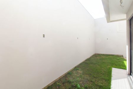 Casa à venda com 223m², 4 quartos e 4 vagas Casa à venda com 223m², 4 quartos e 4 vagasÁrea externa