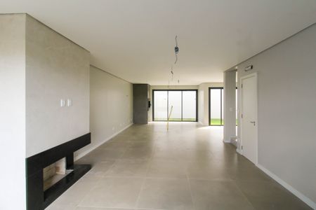 Casa à venda com 223m², 4 quartos e 4 vagas Casa à venda com 223m², 4 quartos e 4 vagasSala