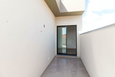 Casa à venda com 223m², 4 quartos e 4 vagas Casa à venda com 223m², 4 quartos e 4 vagasVaranda da Suíte 1