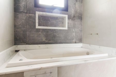 Casa à venda com 223m², 4 quartos e 4 vagas Casa à venda com 223m², 4 quartos e 4 vagasBanheiro da Suíte 3