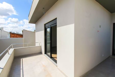 Casa à venda com 223m², 4 quartos e 4 vagas Casa à venda com 223m², 4 quartos e 4 vagasVaranda da Suíte 1