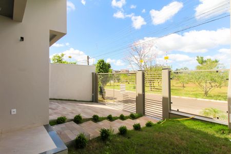 Casa à venda com 223m², 4 quartos e 4 vagas Casa à venda com 223m², 4 quartos e 4 vagasÁrea externa