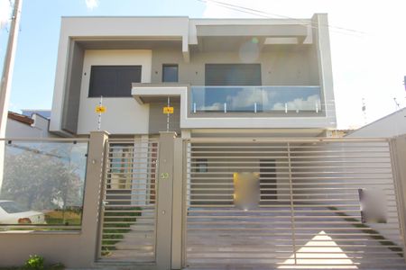 Casa à venda com 223m², 4 quartos e 4 vagas Casa à venda com 223m², 4 quartos e 4 vagasFachada