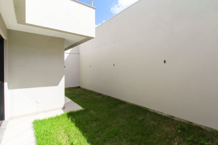Casa à venda com 223m², 4 quartos e 4 vagas Casa à venda com 223m², 4 quartos e 4 vagasÁrea externa