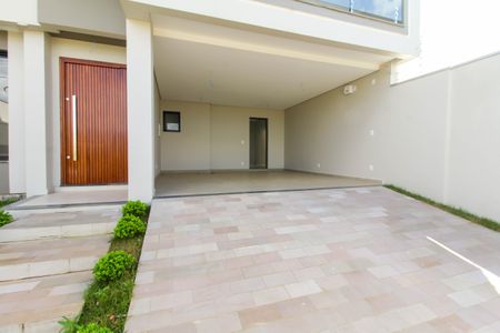 Casa à venda com 223m², 4 quartos e 4 vagas Casa à venda com 223m², 4 quartos e 4 vagasÁrea externa